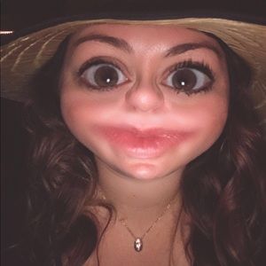 Meet your Posher, Olivia